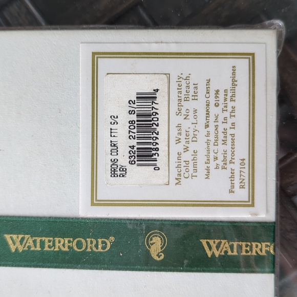 Waterford set of two fingertip towels and 16x16 bread cover wine color - Picture 4 of 5